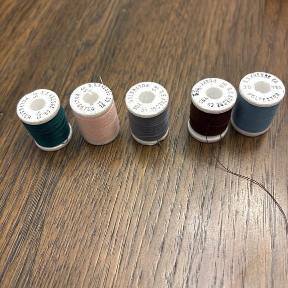 Assorted Vintage Thread Spools - Picture 6 of 8